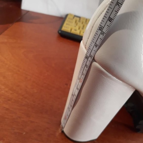 WildDiva PU Leather Block Heel Boot Side Zipper White Size 9 Worn Once - Picture 7 of 11